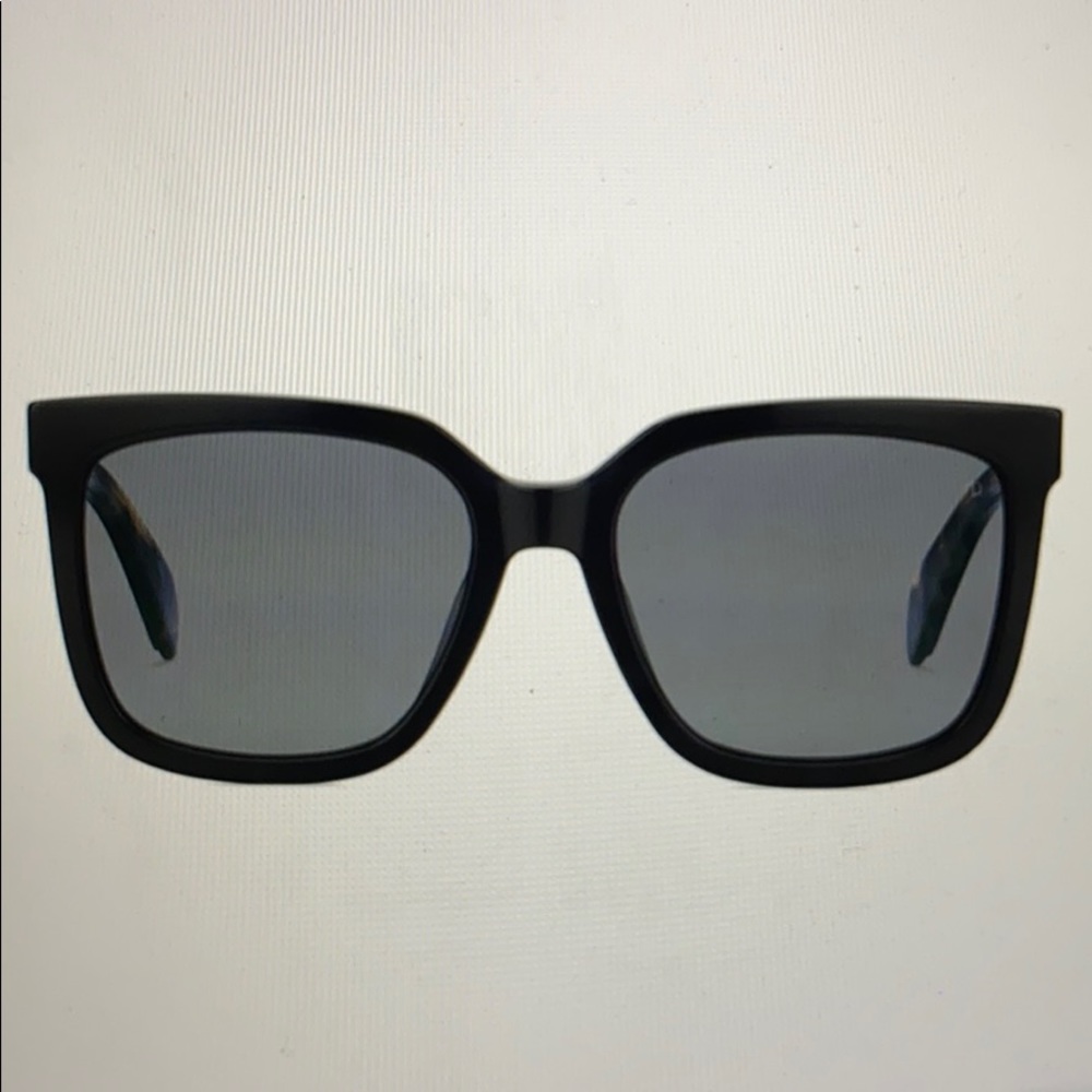 Rag & Bone “Poppy” Sunglasses 🕶